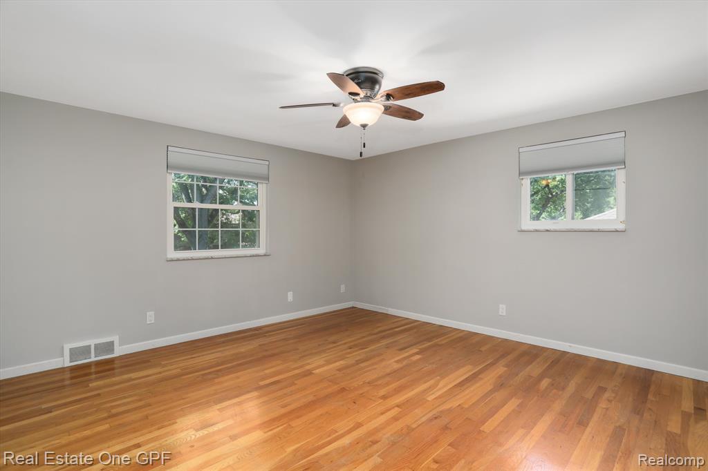 724 South Rosedale Court Grosse Pointe Woods, MI 48080 - Photo 21 of 31