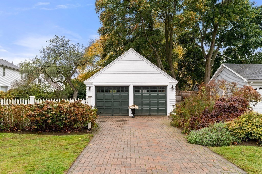 2 Tully Road Marblehead, MA 01945 - Photo 8 of 38 Gallery Image 8