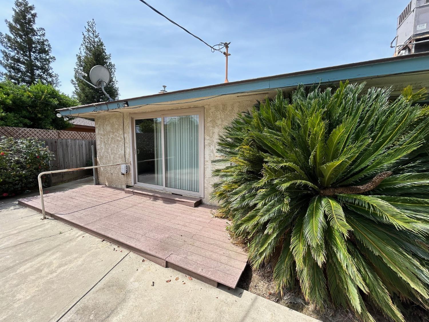 117 Berry Drive Madera, CA 93637 - Photo 14 of 16 a view of a backyard with plants