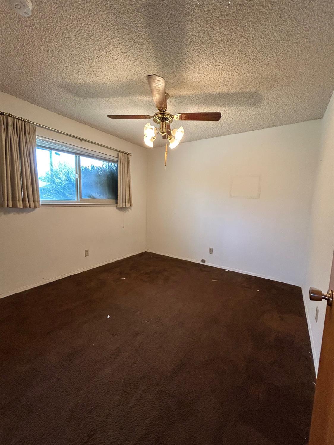 117 Berry Drive Madera, CA 93637 - Photo 9 of 16 en empty room with windows and fan