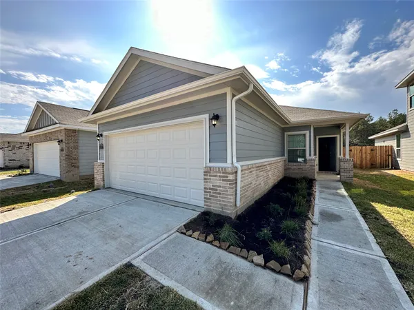 $1,695 | 16580 Moss Lane, Porter, TX 77365