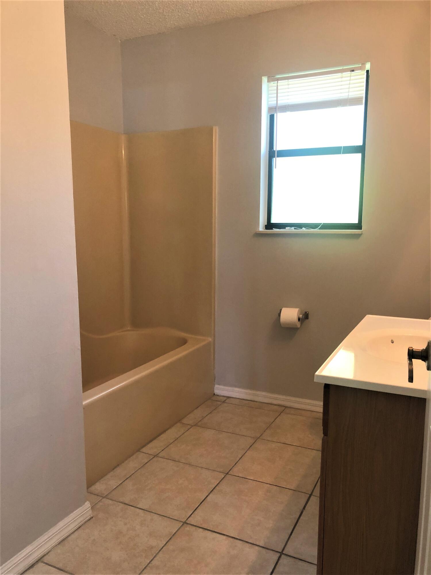 6505 Bayard Road Fort Pierce, FL 34951 - Photo 17 of 26 Guest bathroom