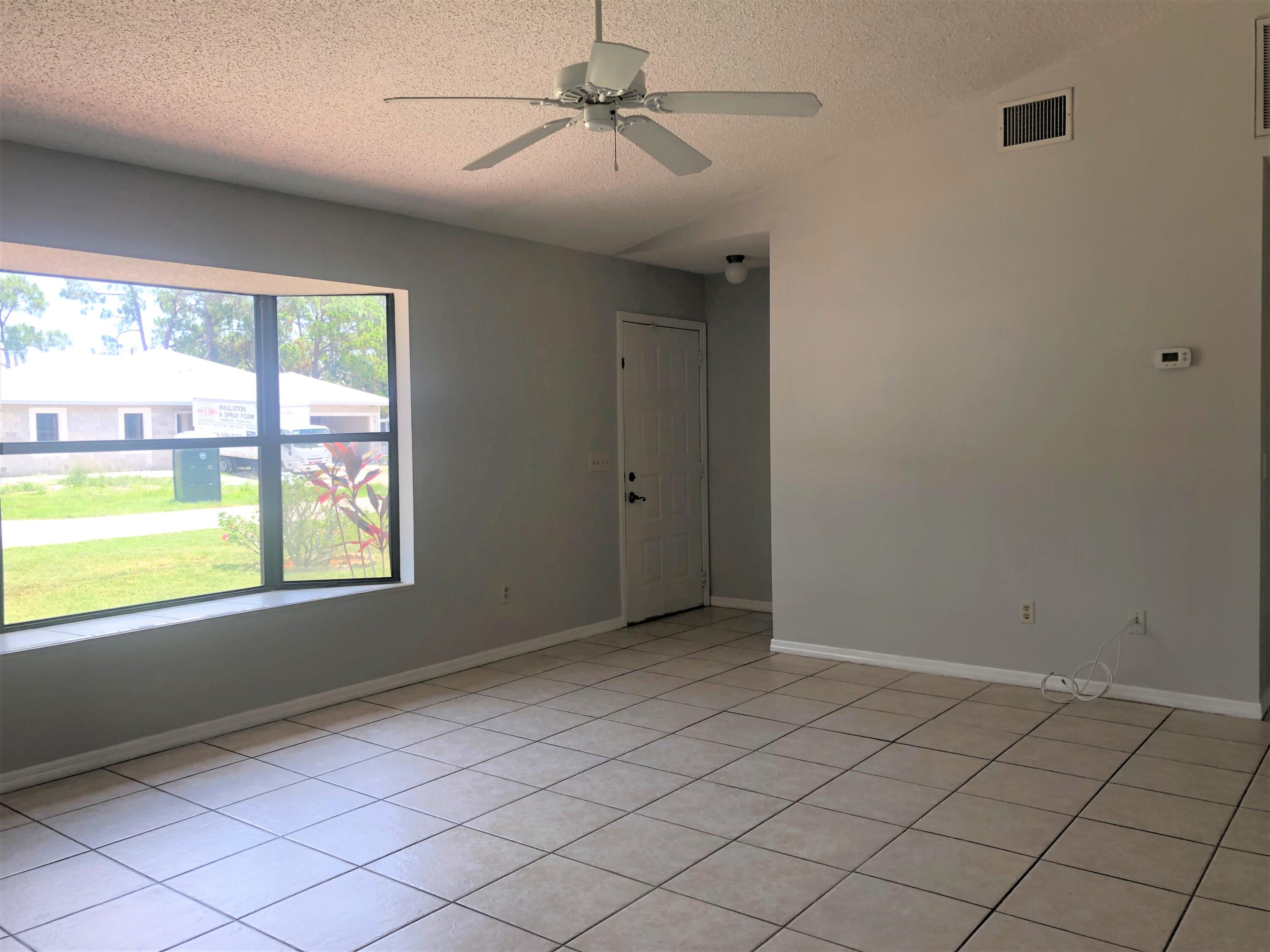 6505 Bayard Road Fort Pierce, FL 34951 - Photo 4 of 26 Living Room