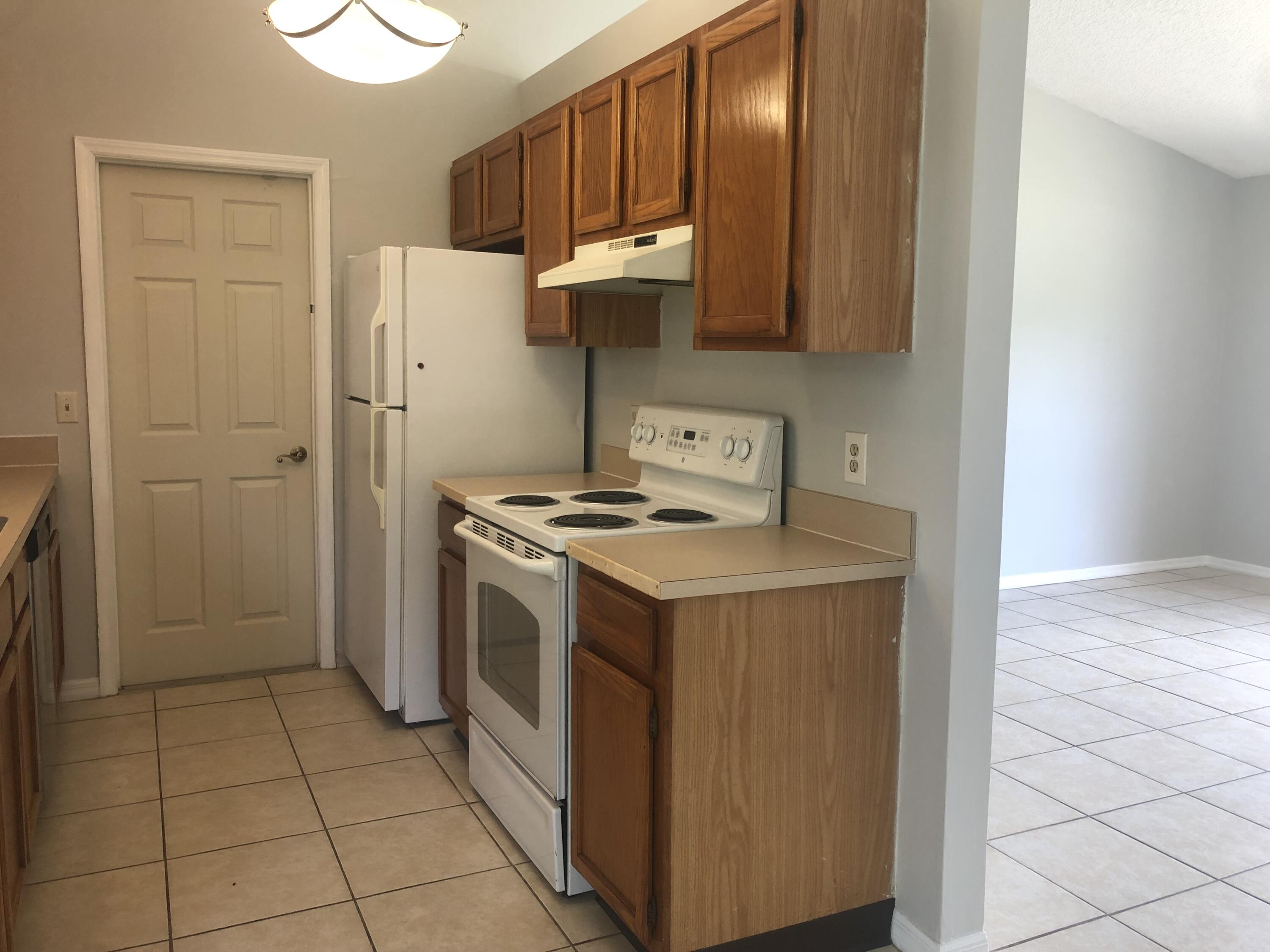 6505 Bayard Road Fort Pierce, FL 34951 - Photo 9 of 26 Kitchen