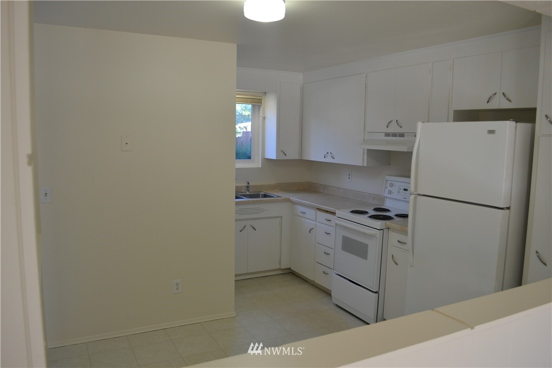 606 Shattuck Avenue South Renton, WA 98057 - Photo 4 of 19 Gallery Image 4