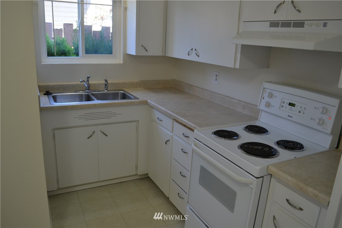 606 Shattuck Avenue South Renton, WA 98057 - Photo 5 of 19 Gallery Image 5