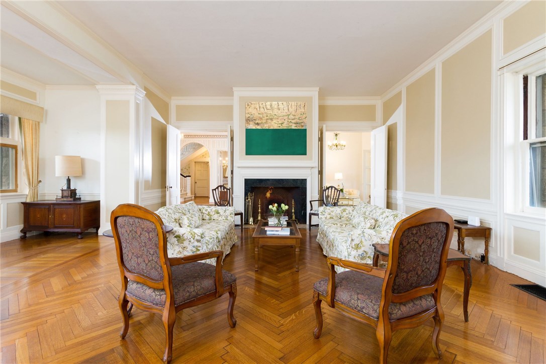 229 Ruggles Avenue Newport, RI 02840 - Photo 12 of 40 Living Room