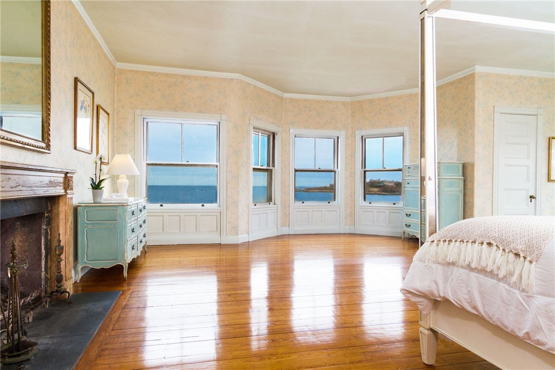 229 Ruggles Avenue Newport, RI 02840 - Photo 19 of 40 Master Suite