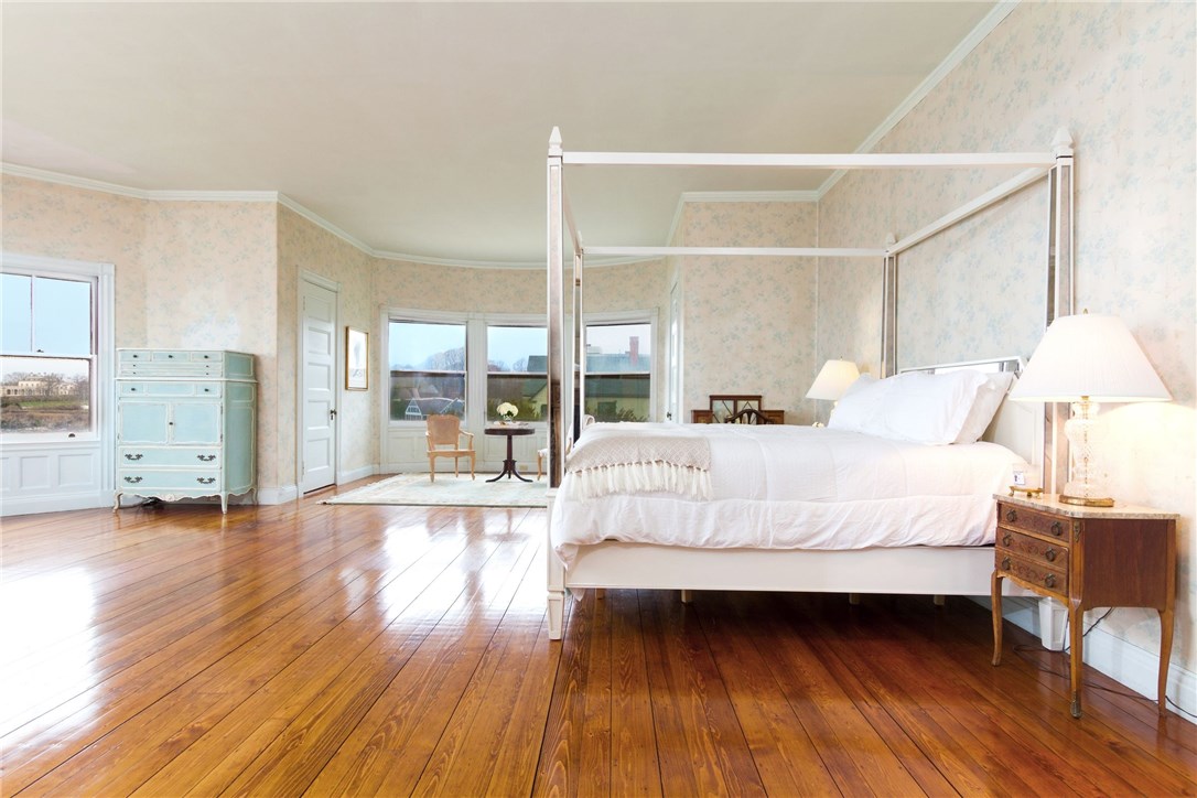 229 Ruggles Avenue Newport, RI 02840 - Photo 20 of 40 Master Suite