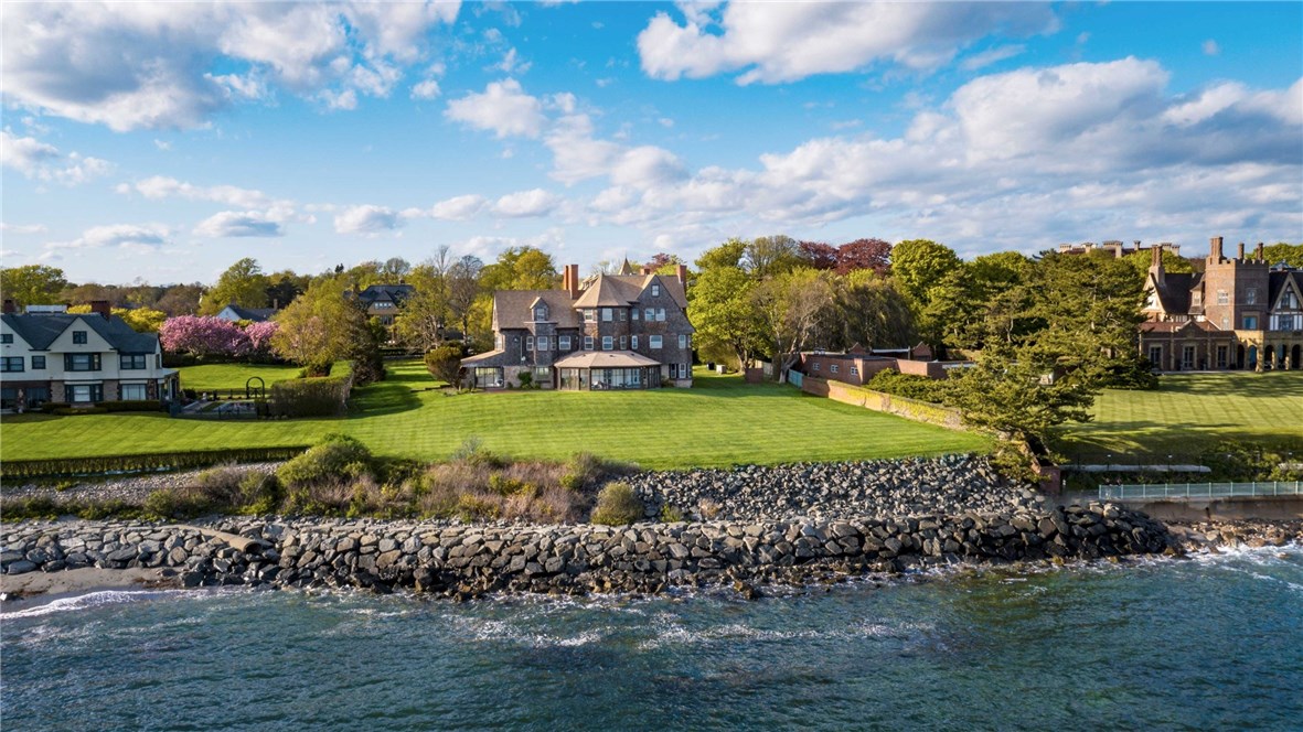 229 Ruggles Avenue Newport, RI 02840 - Photo 2 of 40