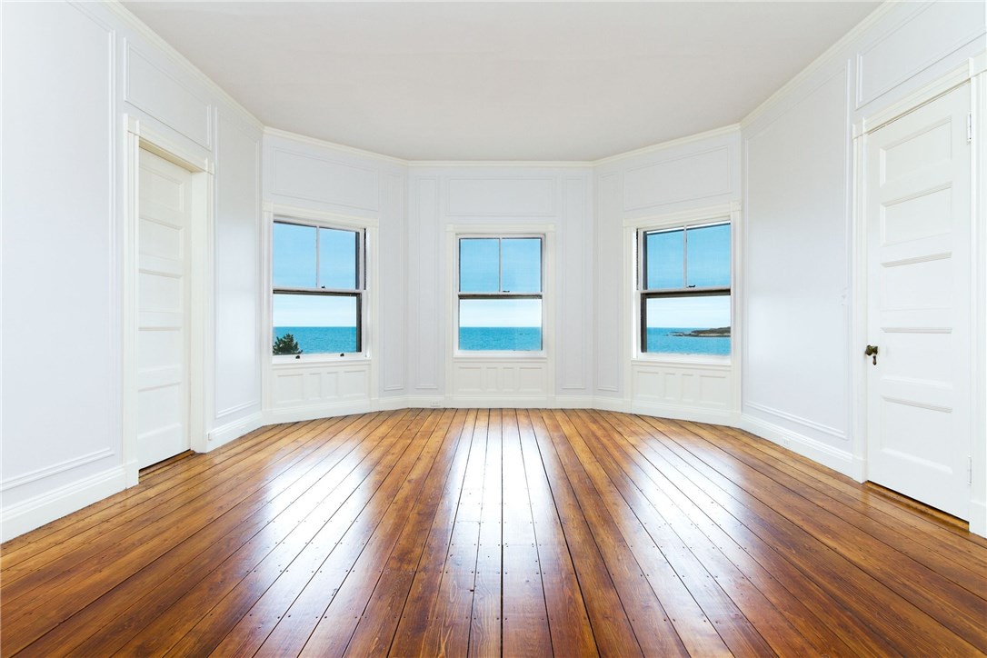 229 Ruggles Avenue Newport, RI 02840 - Photo 23 of 40 Second Level Bedroom with shared en-suite bathroom