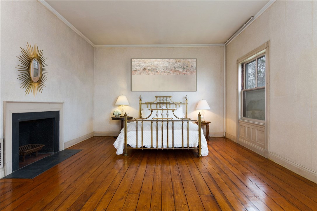 229 Ruggles Avenue Newport, RI 02840 - Photo 25 of 40 Second Level Bedroom with shared en-suite bathroom