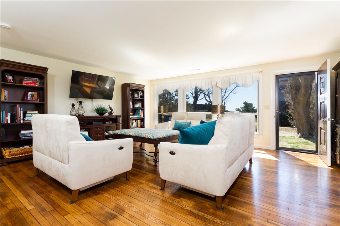 229 Ruggles Avenue Newport, RI 02840 - Photo 38 of 40 Carriage House first level living room.