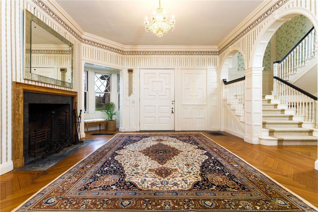 229 Ruggles Avenue Newport, RI 02840 - Photo 5 of 40 Foyer