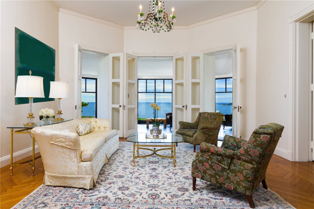 229 Ruggles Avenue Newport, RI 02840 - Photo 6 of 40 Sitting Room