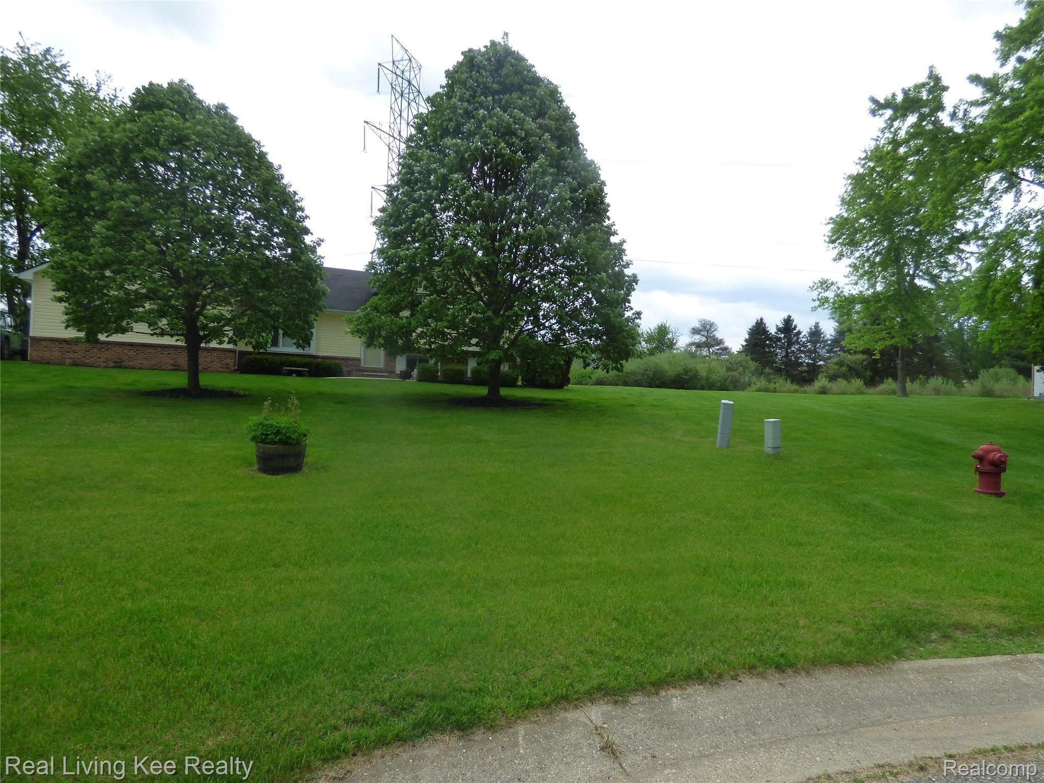 2733 Pheasant Court Rochester, MI 48306 - Photo 9 of 34 P1060114.JPG