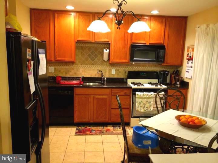 2405 Gramercy Way Mount Laurel, NJ 08054 - Photo 2 of 9