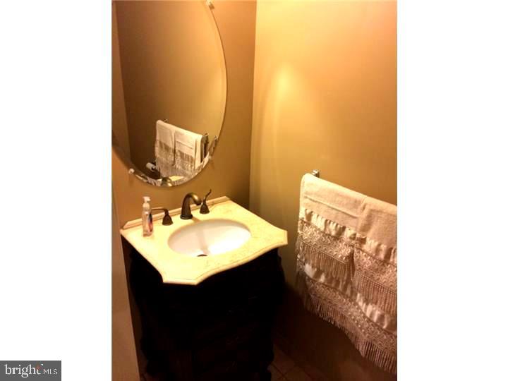 2405 Gramercy Way Mount Laurel, NJ 08054 - Photo 7 of 9