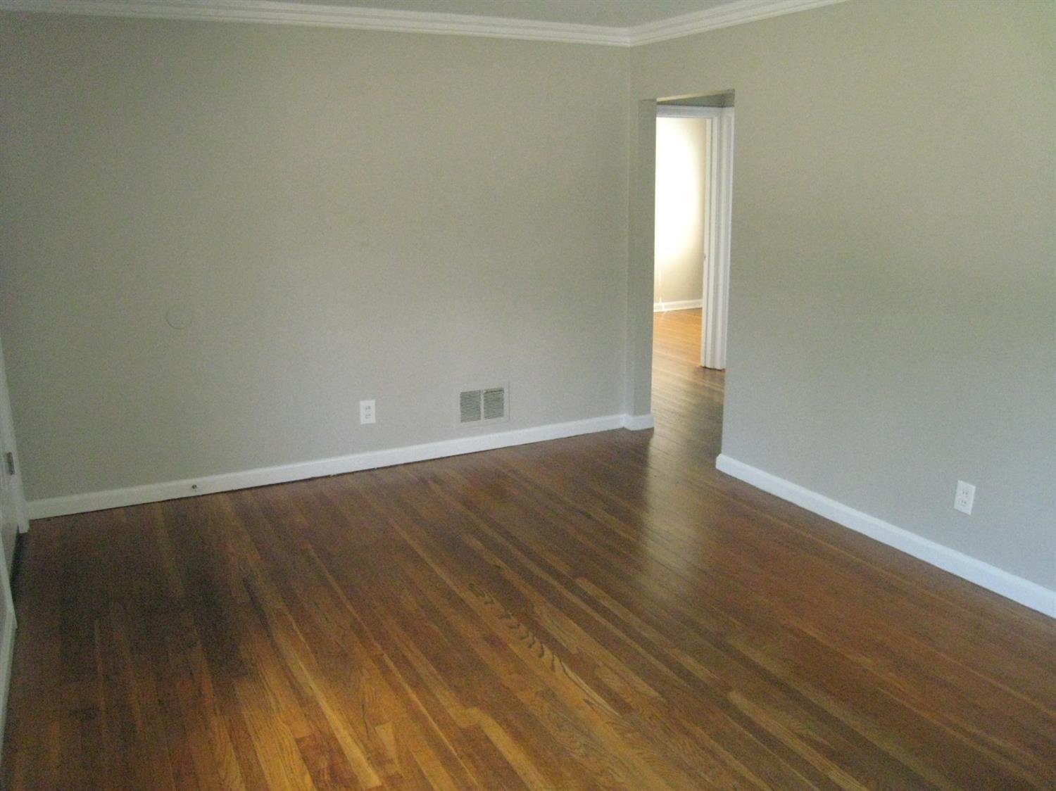 8642 Daly Road Cincinnati, OH 45231 - Photo 4 of 26