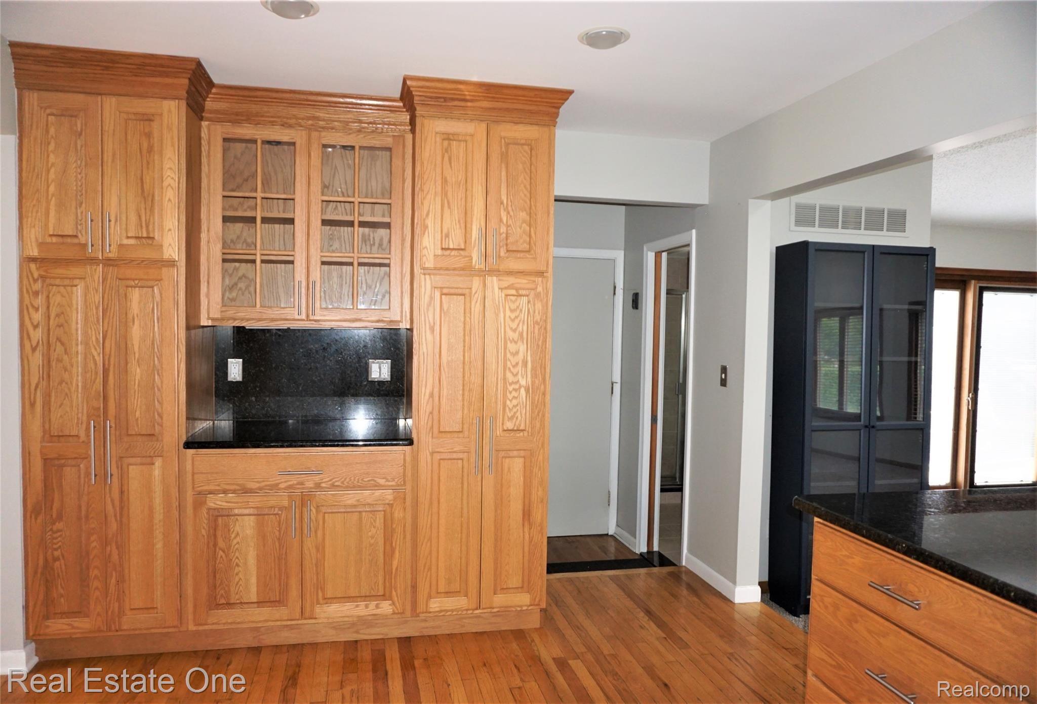 8265 Messmore Road Utica, MI 48317 - Photo 9 of 29 DSC02819 (2).JPG