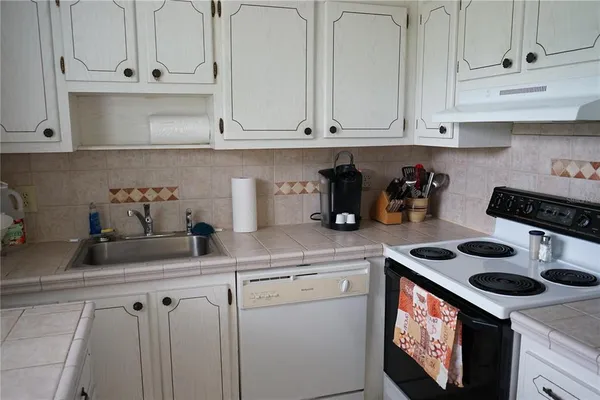 $99,500 | 101 Cambridge Trail, Unit 205, Sun City Center, FL 33573