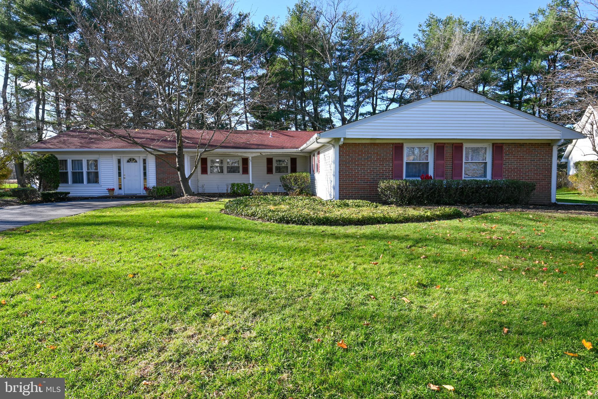 60 Country Club Road Willingboro, NJ 08046 - Photo 3 of 23 Gallery Image 3