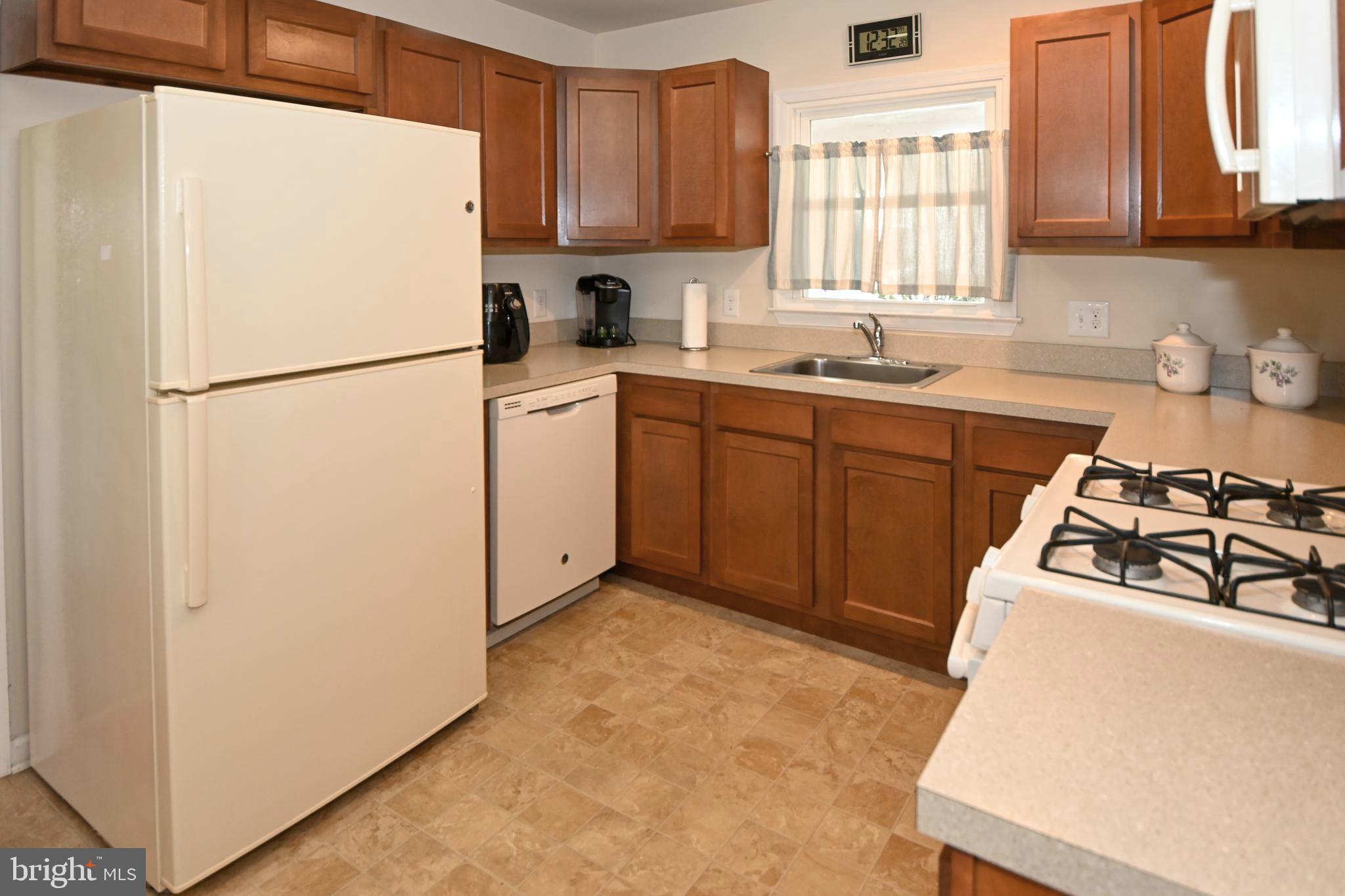 60 Country Club Road Willingboro, NJ 08046 - Photo 6 of 23 Gallery Image 6