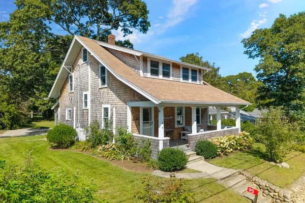 $1,395,000 | 95 Daggett Avenue, Vineyard Haven, MA 02568