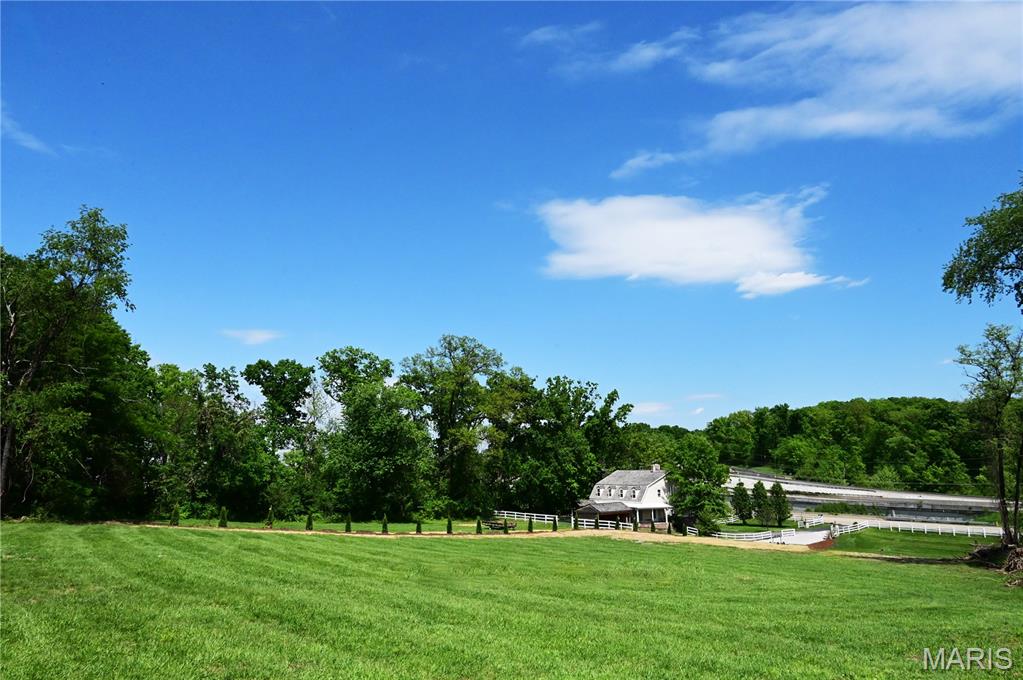 63 South Woods Mill Road Chesterfield, MO 63017 - Photo 4 of 19