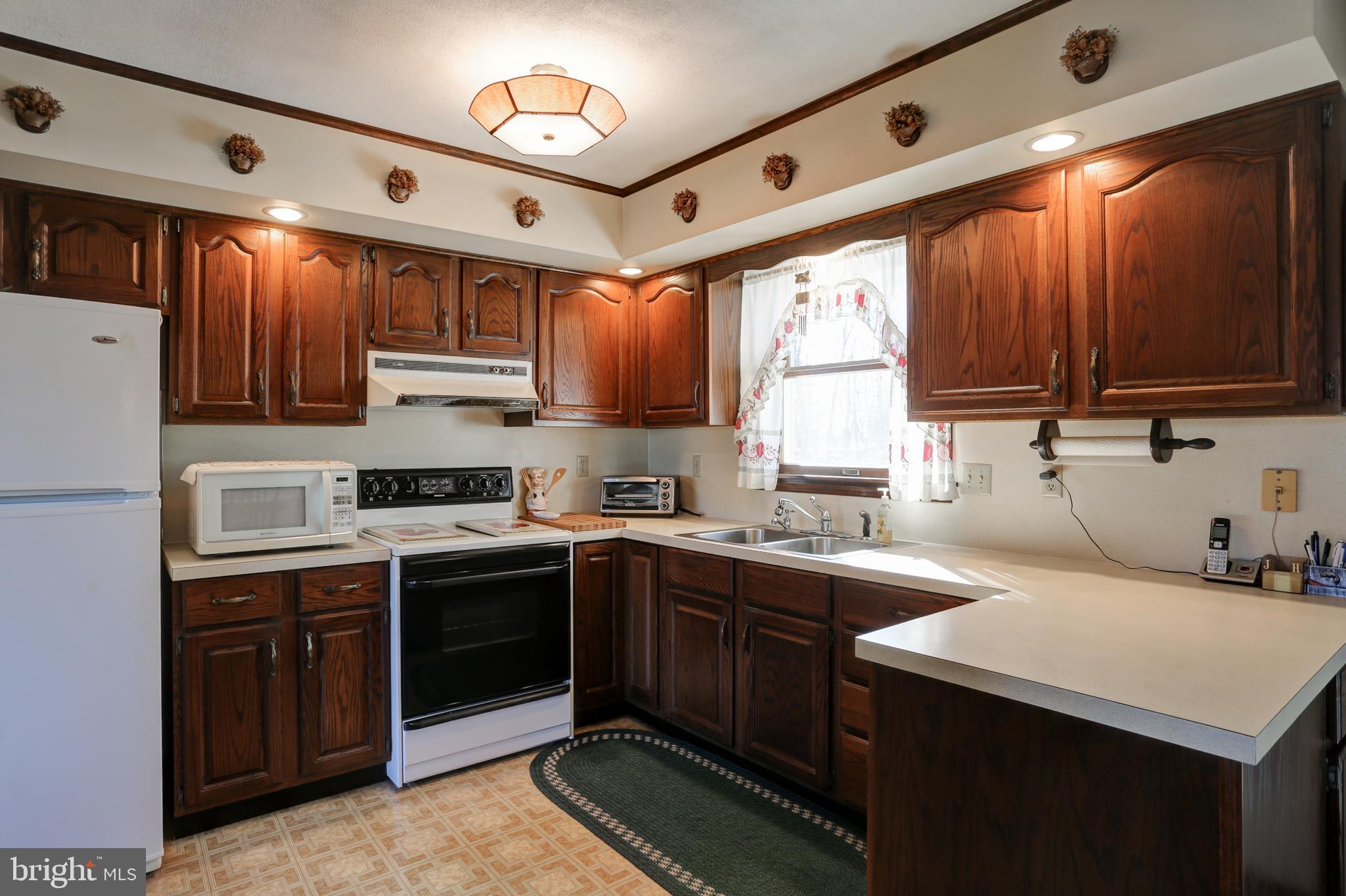 1714 Campus Road Elizabethtown, PA 17022 - Photo 8 of 29 kitchen