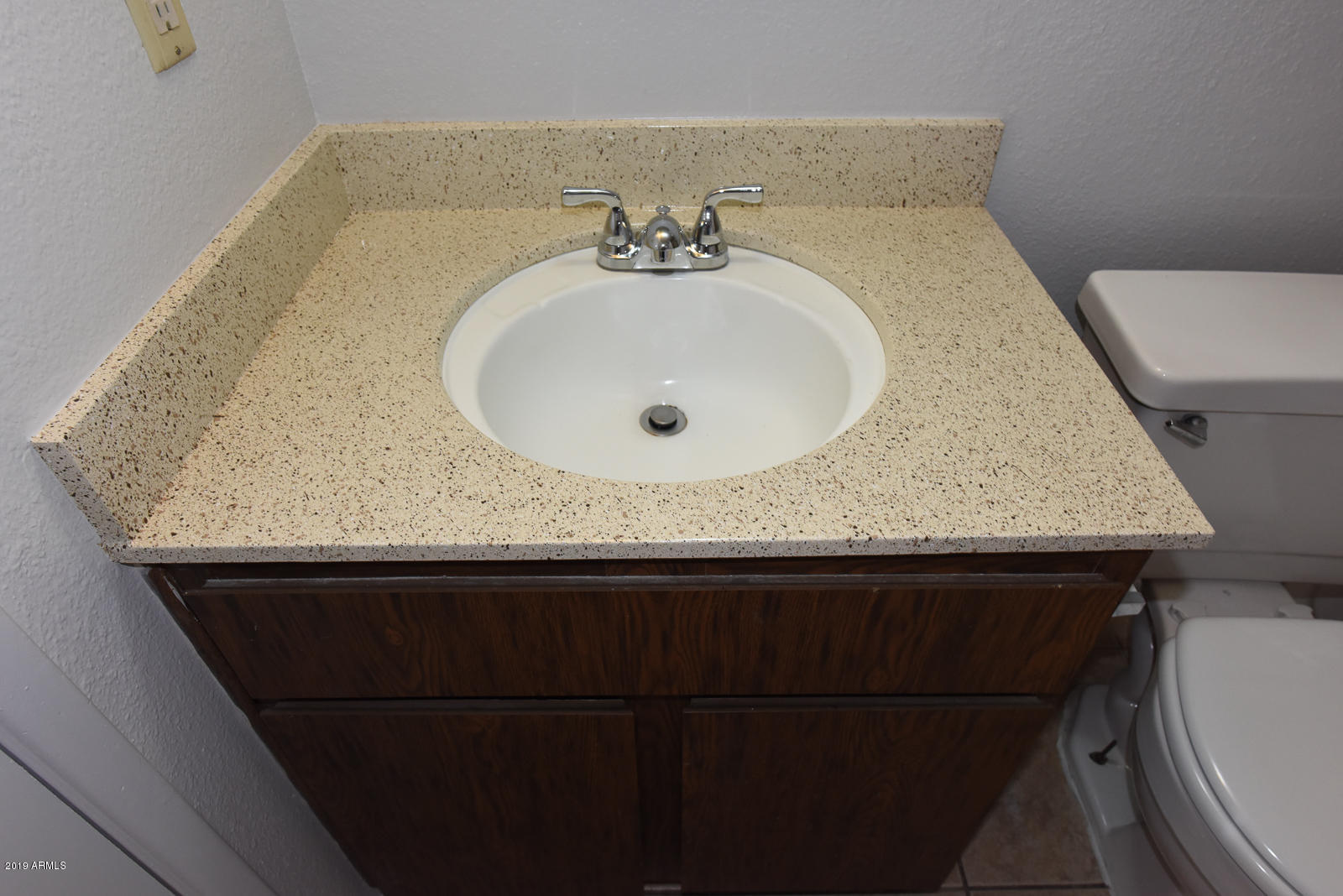 6340 West Hatcher Road Glendale, AZ 85302 - Photo 9 of 11 Freshly Refinished Counter Tops