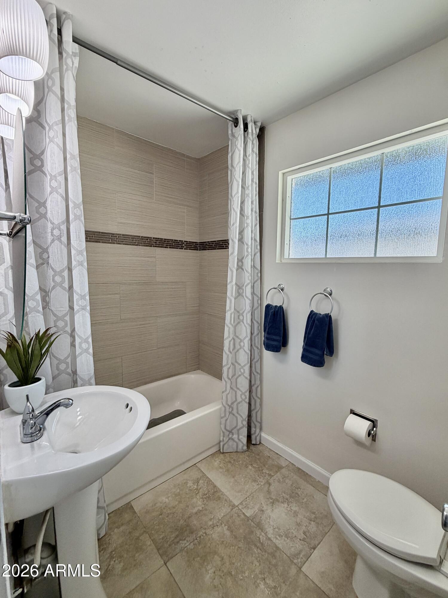 543 West 18th Street Tempe, AZ 85281 - Photo 17 of 29 a bathroom with a sink toilet a mirror and shower