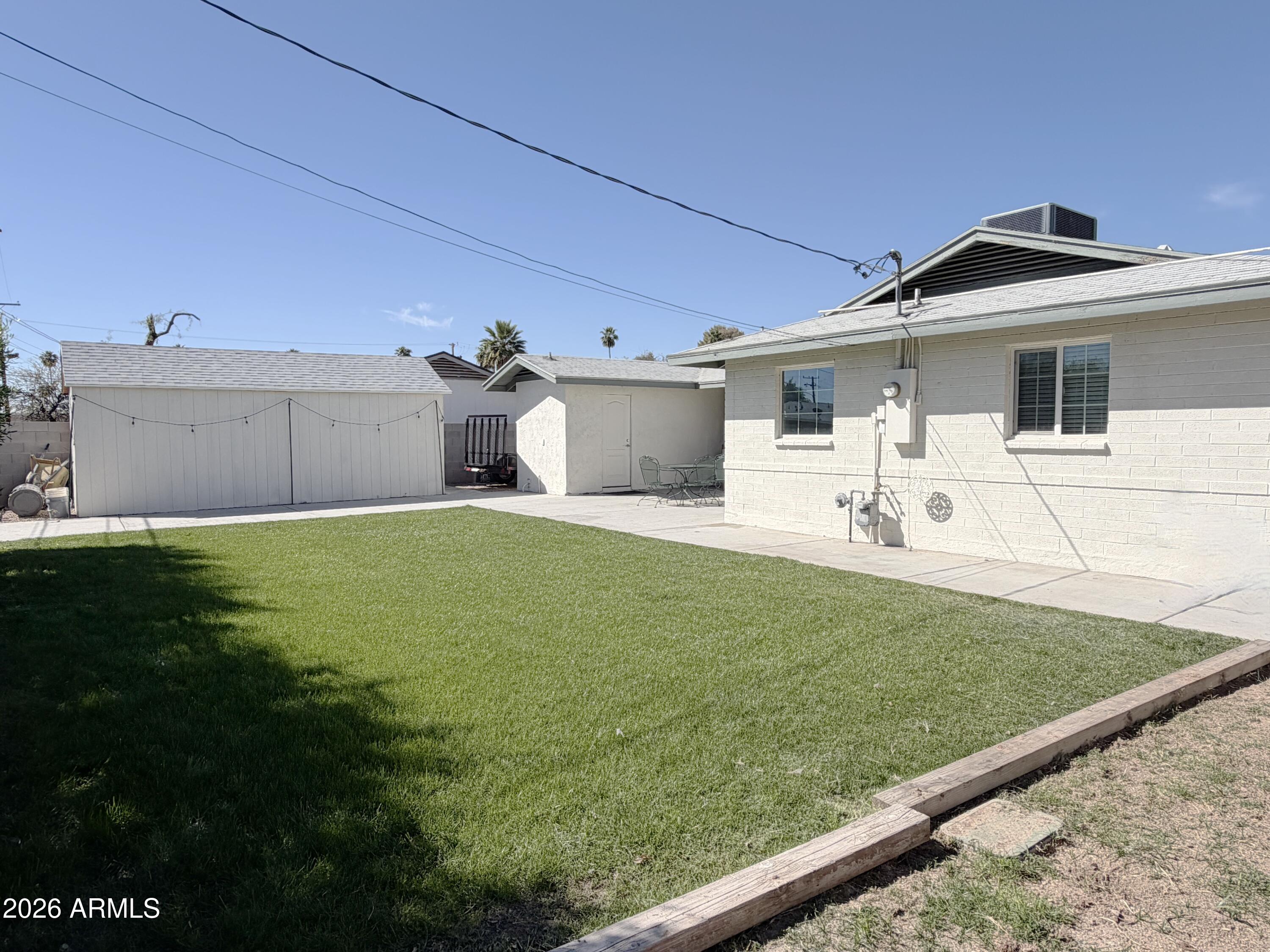 543 West 18th Street Tempe, AZ 85281 - Photo 25 of 29 a front view of a house with garden