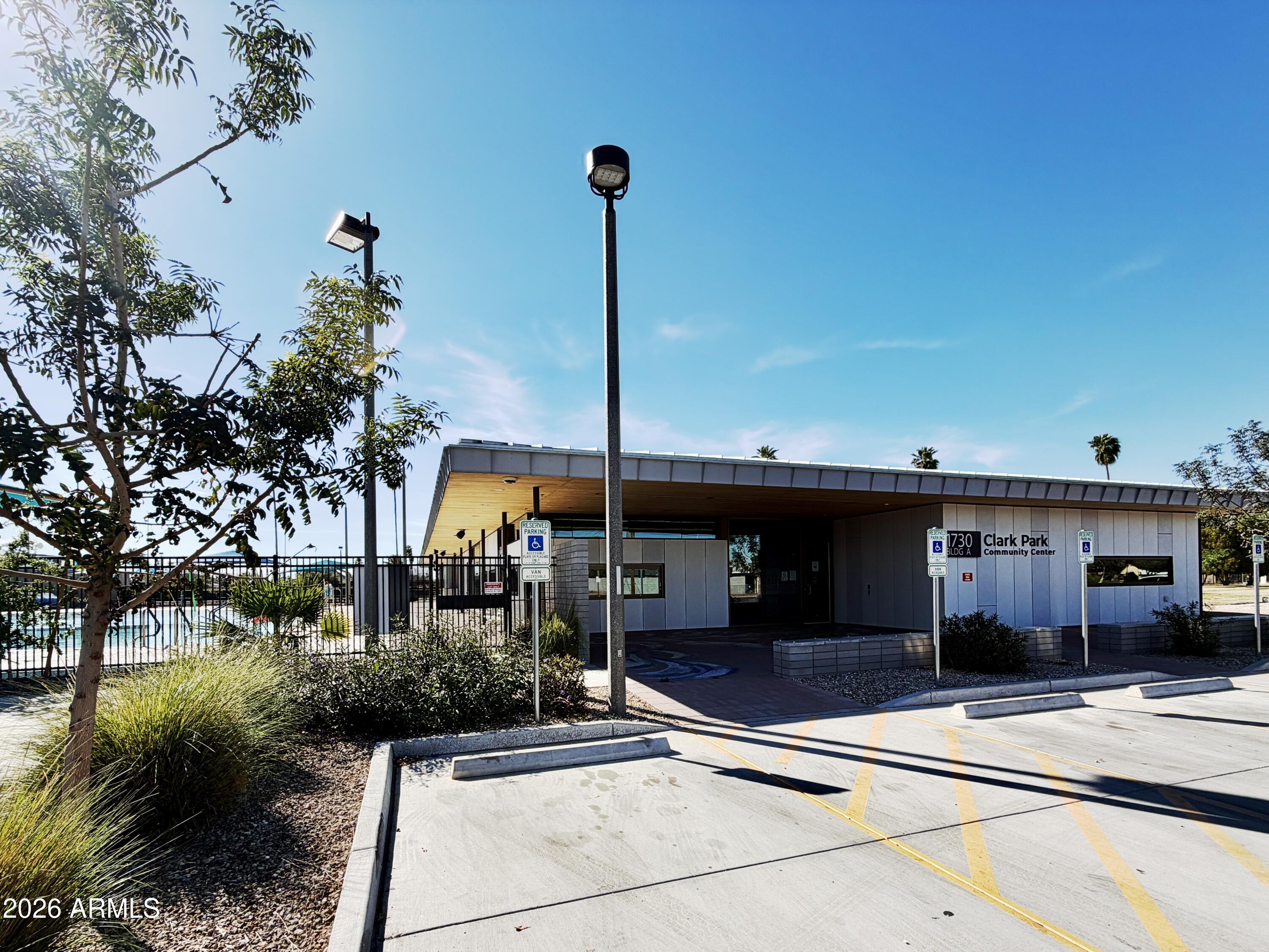 543 West 18th Street Tempe, AZ 85281 - Photo 26 of 29 a front view of a building with garden