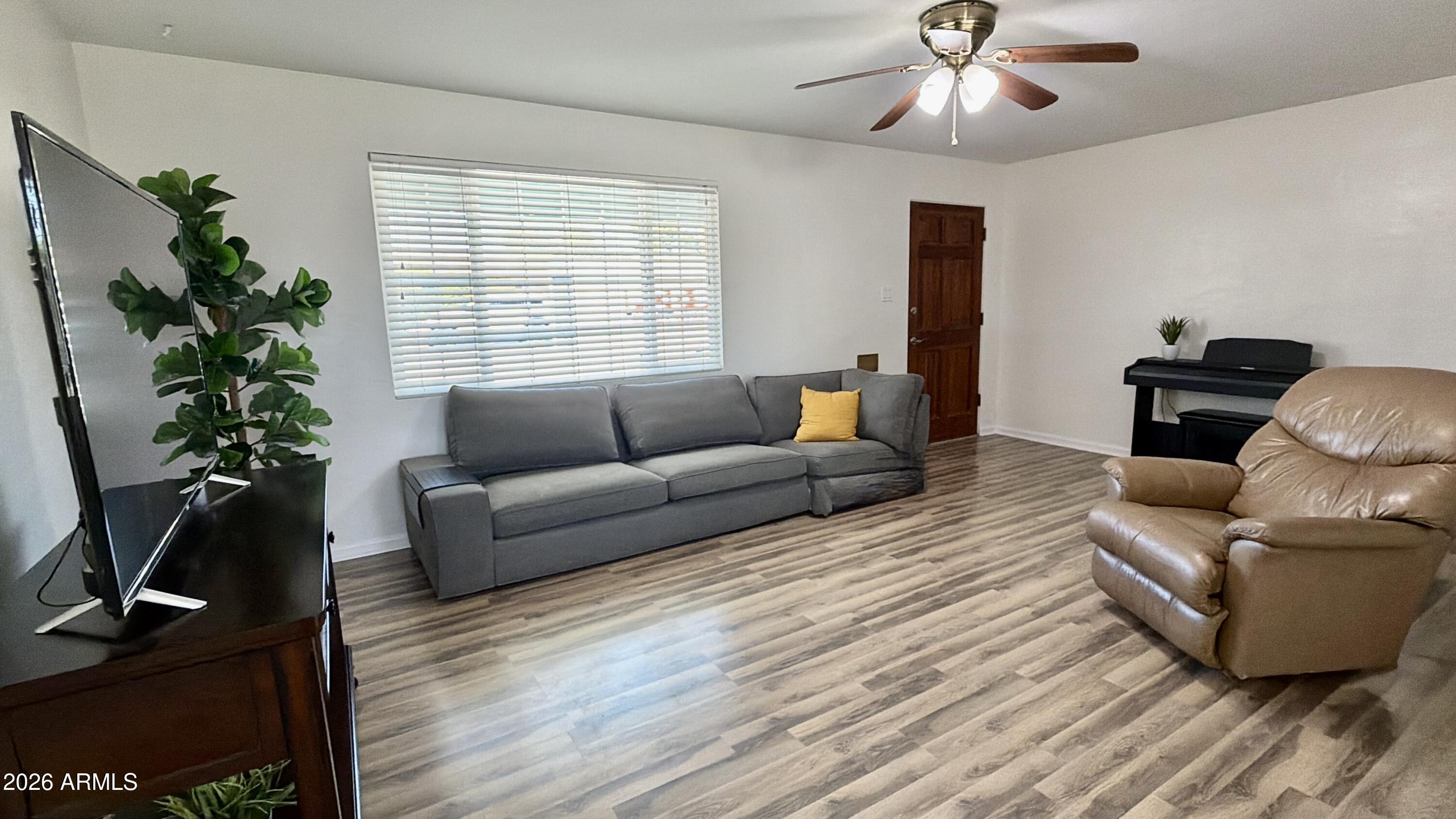 543 West 18th Street Tempe, AZ 85281 - Photo 4 of 29 a living room with furniture and a potted plant