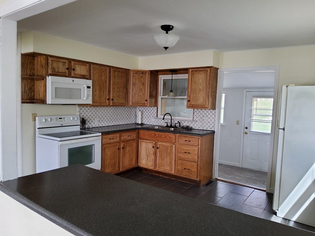 304 Chestnut Avenue Rural Retreat, VA 24368 - Photo 13 of 30 Gallery Image 13