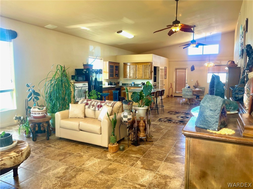 21477 South Sundance Kid Road Yucca, AZ 86438 - Photo 11 of 66 a living room with furniture