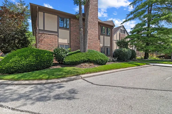 $177,500 | 2223 Rome Drive, Unit D, Indianapolis, IN 46228