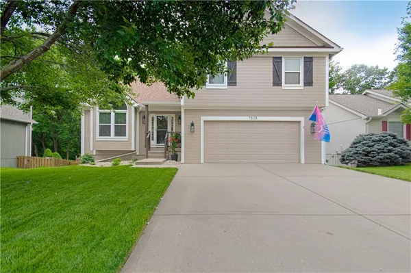 $439,000 | 7528 North Tullis Avenue, Kansas City, MO 64158