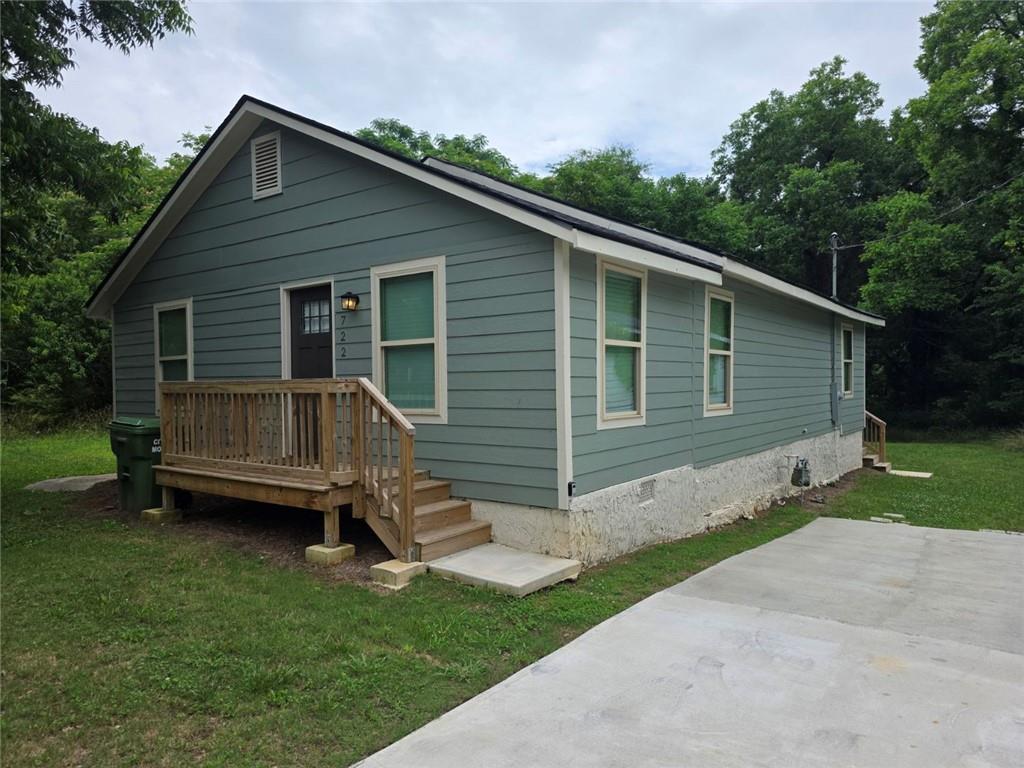 722 Lacy Street Monroe, GA 30655 - Photo 2 of 19 a view of backyard with a garden and trees