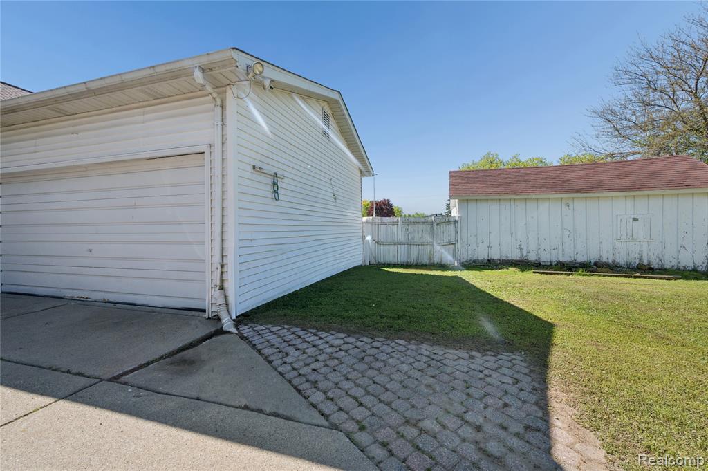 37031 Colgate Court Sterling Heights, MI 48310 - Photo 4 of 26