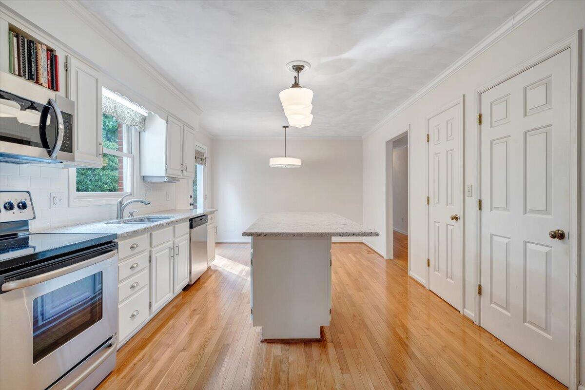 7031 Highfields Farm Trail Roanoke, VA 24018 - Photo 11 of 88 011-MIB07929