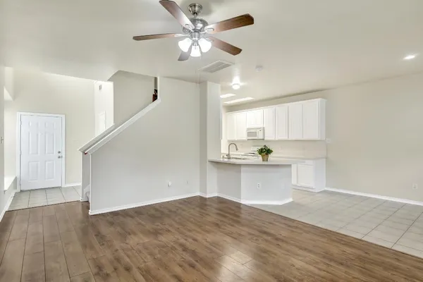 $2,050 | 39 South Camellia Grove Circle, The Woodlands, TX 77382