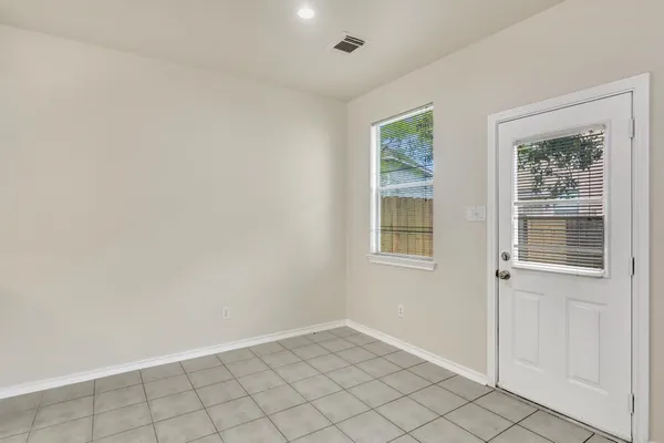 $2,050 | 39 South Camellia Grove Circle, The Woodlands, TX 77382