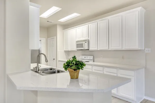 $2,050 | 39 South Camellia Grove Circle, The Woodlands, TX 77382