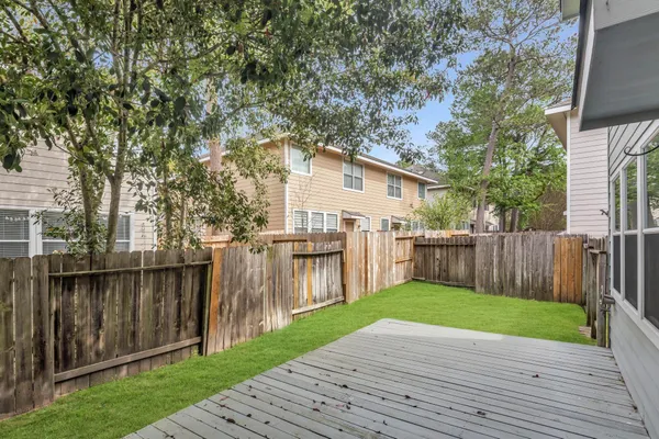 $2,050 | 39 South Camellia Grove Circle, The Woodlands, TX 77382