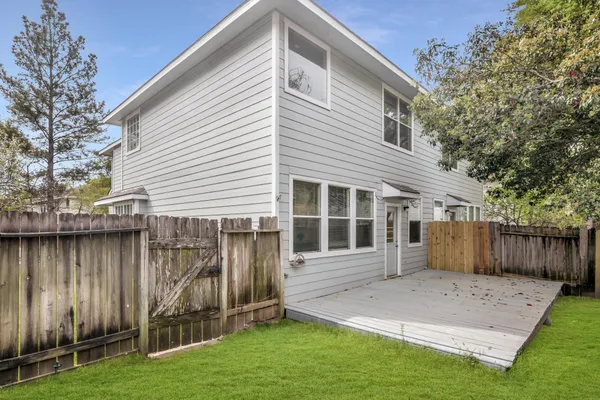 $2,050 | 39 South Camellia Grove Circle, The Woodlands, TX 77382