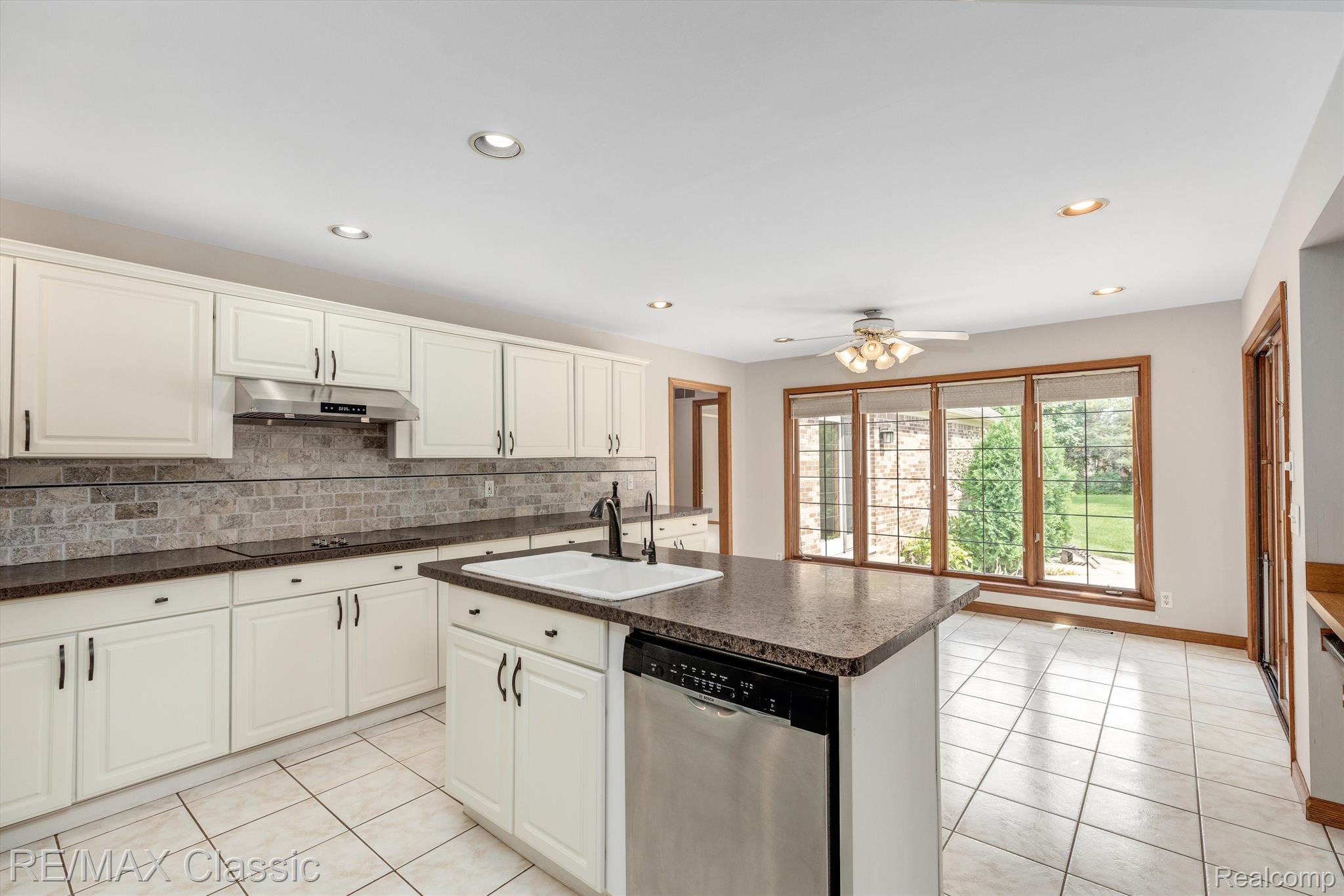 25490 Wixom Road Novi, MI 48374 - Photo 15 of 54 Center Island