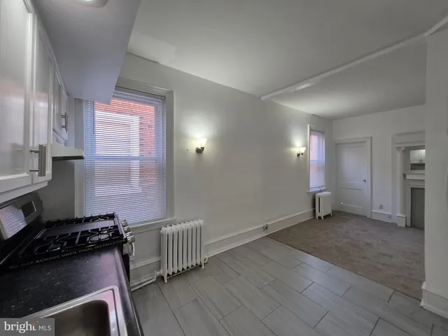 a view of a livingroom with entryway