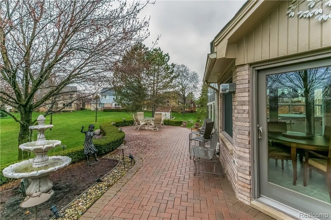 552 Buttercup Court Rochester, MI 48307 - Photo 52 of 73 055-Patio-2639166-large.jpg
